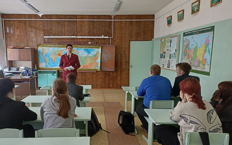 Сотрудники Роспотребнадзора встретились со школьниками.